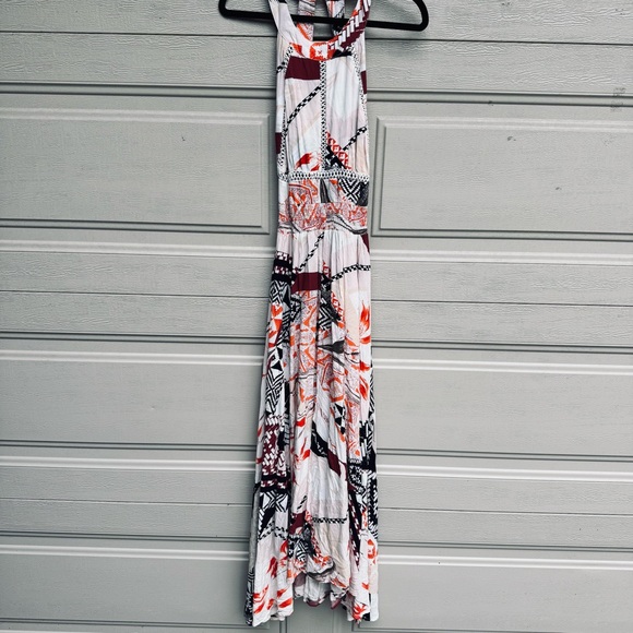 Elegant Geometric Maxi Dress in Red and Black - Picture 1 of 8